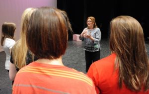 Instructor Heather Patterson King talks to students during a PlayMakers outreach program. Gabrielle McHarg, a 2015 SURF recipient majoring in psychology, conducted research on the effects of drama on young children’s reading ability. (Photo courtesy of UNC-Chapel Hill.)